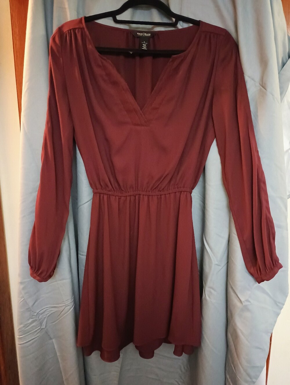 White House Black Market Burgundy Long Sleeve V-Neck Dress - Size 0